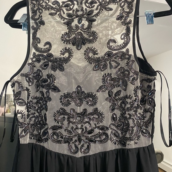 Black evening gown- new with tags - Picture 6 of 8